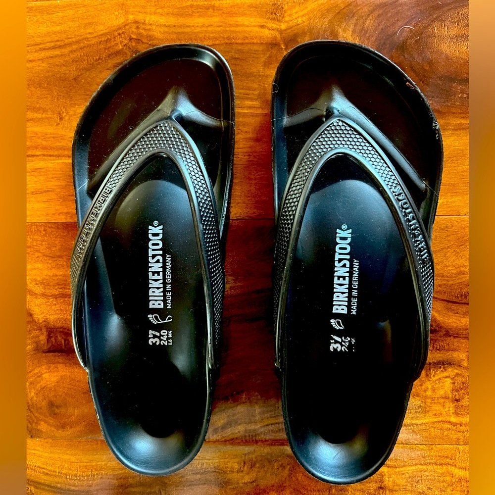 Black Foam Birkenstock Honolulu flip flops size 37 (us 6/6.5)